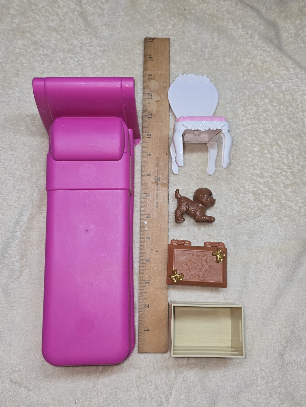 Lot of 5 Dollhouse Accessories and Furniture Items Mixed Various Items